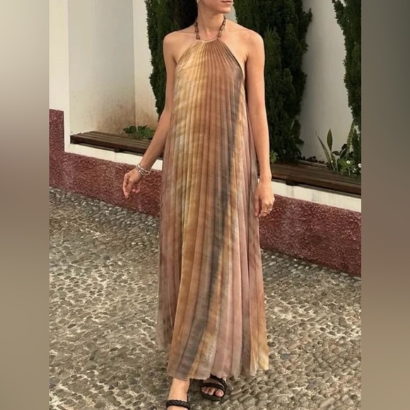 Tie dye halter pleated multicolored midi dress with beaded neck strap - Picture 3 of 11